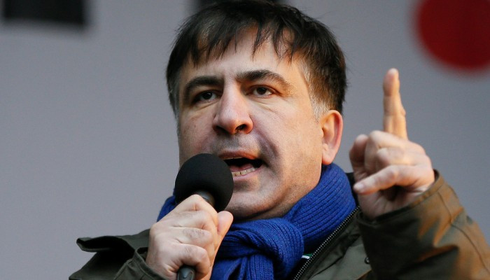 Саакашвили призвал сторонников покинуть Октябрьский дворец и идти на майдан