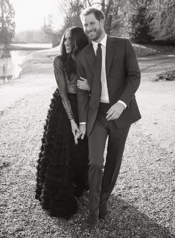 Принц Гарри с невестой Меган опубликовали официальные фото своей помолвки