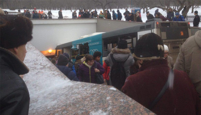 Մոսկվայում ավտոբուսը մխրճվել է ստորգետնյա անցումի մեջ. կան զոհեր և վիրավորներ (տեսանյութ)