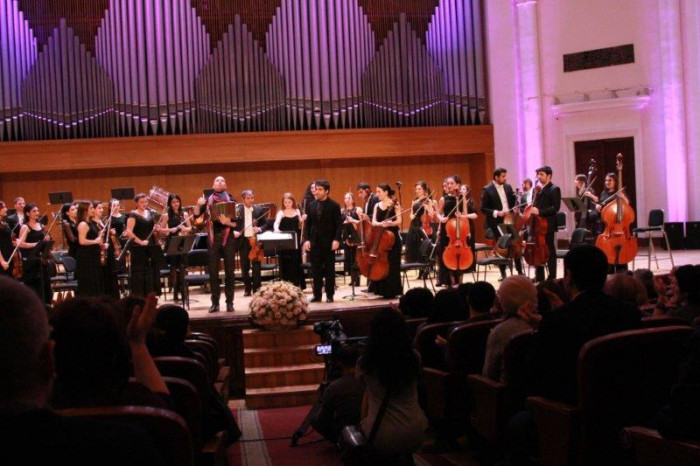 The Christmas gift of the SYOA and VivaCell-MTS: Mario Stefano Pietrodarchi performed in Yerevan