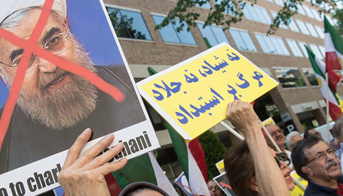 Тысячи протестующих на улицах Ирана