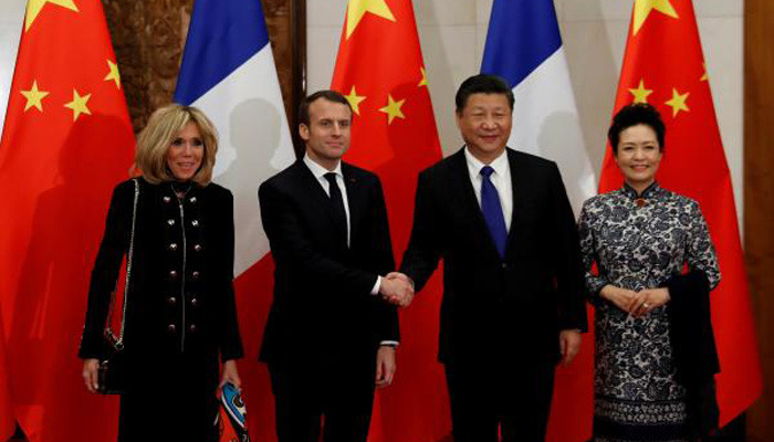 Песня Азнавура прозвучала в честь президента Франции в Китае