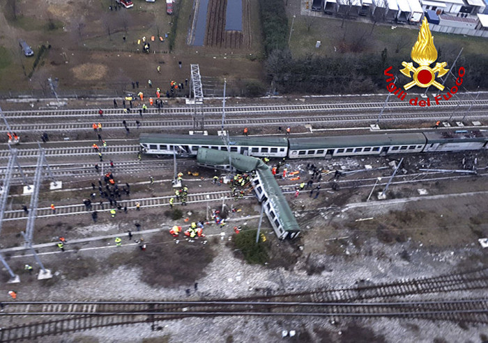Italy train crash: 4 killed in derailment near Milan