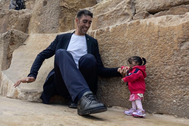 В Египте встретились самый высокий мужчина и самая маленькая женщина в мире
