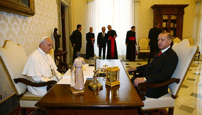 Turkey’s Erdogan arrives in Vatican