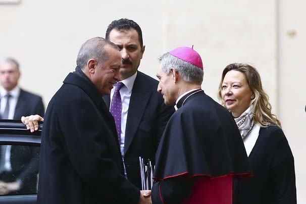 Turkey’s Erdogan arrives in Vatican