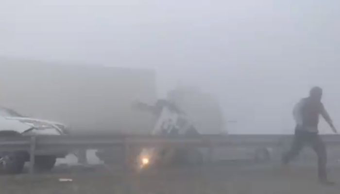 Почти 50 машин столкнулись в ОАЭ из-за жуткого тумана — видео