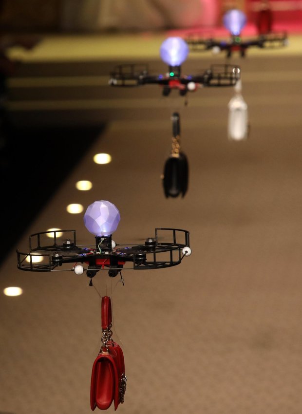 Dolce & Gabbana променял моделей на дронов