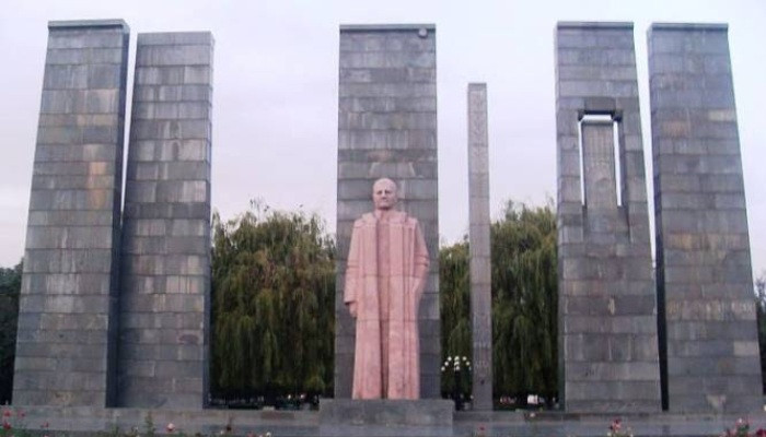 Հարցում. համաձա՞յն եք Մյասնիկյանի արձանի ետնամասում մարտի 1-ի զոհերի հիշատակը հավերժացնող հուշարձանի կառուցմանը