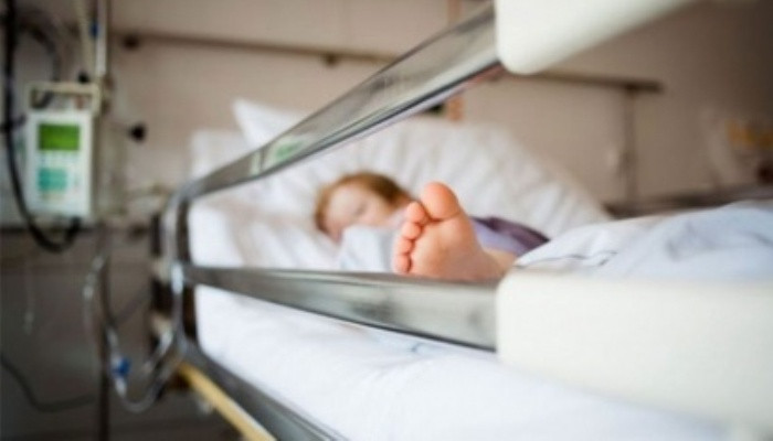 Լոռու մարզում 2 տարեկան երեխան 3-րդ հարկի պատուհանից վայր է ընկել. բժիշկները պայքարում են երեխայի կյանքի համար