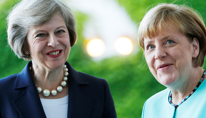 Мэй и Меркель договорились и дальше вместе отвечать на агрессию России