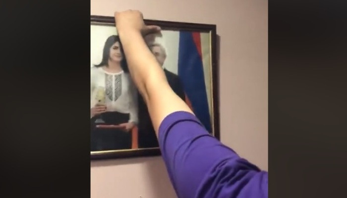 Ինչպես են «Սինոփսիս Արմենիայում» հանում Սերժ Սարգսյանի լուսանկարները (տեսանյութ)