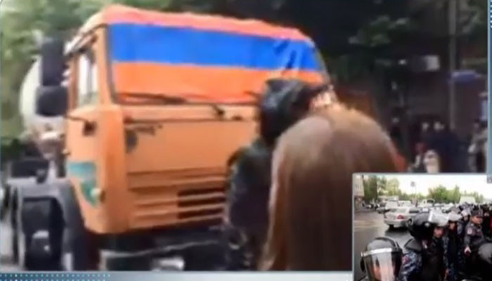 ԿԱՄԱԶ մակնիշի մեքենաները փակել են կենտրոնական փողոցները. ուղիղ