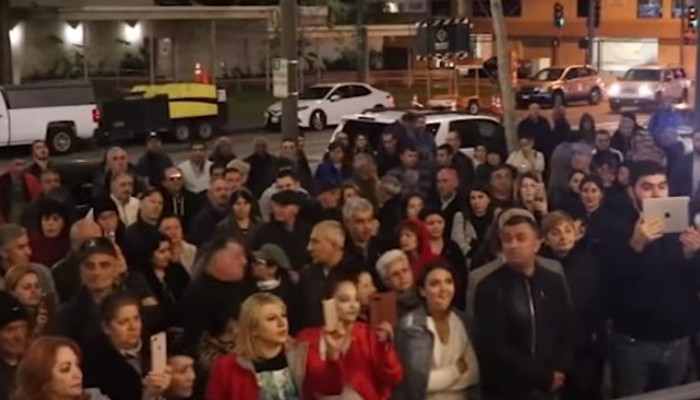 Գլենդելում բողոքի ակցիային շուրջ 10 հազար հայ է մասնակցել (տեսանյութ)