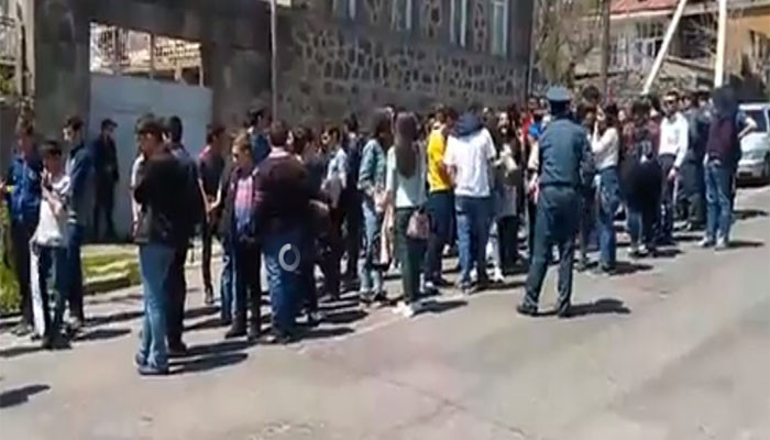 Ցուցարարները փակել են Երևան-Գորիս-Մեղրի ճանապարհը (տեսանյութ)