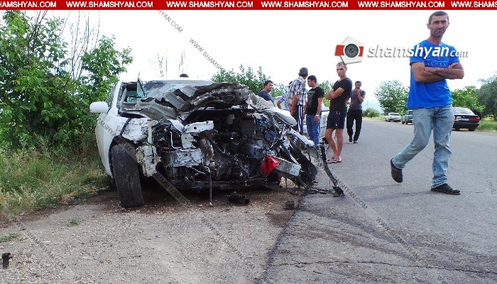 Արարատի մարզում ճակատ-ճակատի բախվել են Toyota Camry-ն ու Mercedes-ը. կա 1 զոհ, 2 վիրավոր