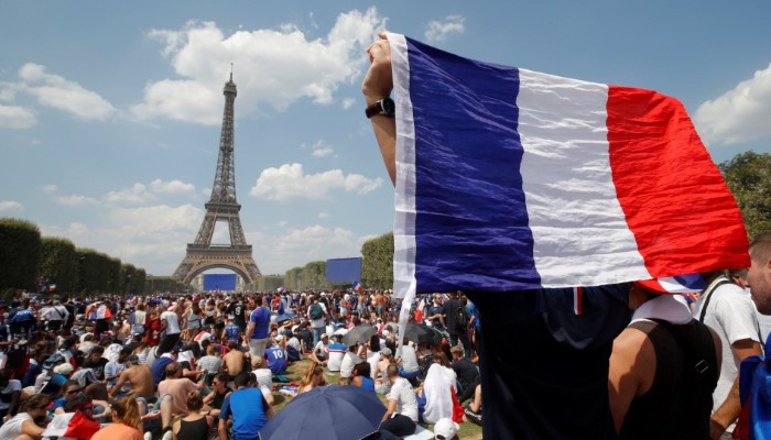 Ինչպես է Փարիզը դիմավորում Ֆրանսիայի հավաքականին. ուղիղ միացում (տեսանյութ)