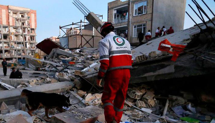 В результате землетрясения на западе Ирана пострадали 128 человек