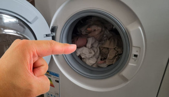 Ինչու չի կարելի լվացված շորերը թողնել լվացքի մեքենայի մեջ