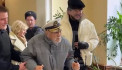 Филипп Киркоров пришел голосовать в Москве вместе с отцом