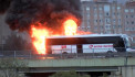 İstanbul Ümraniye TEM Otoyolu'nda yolcu otobüsü alev alev yandı
