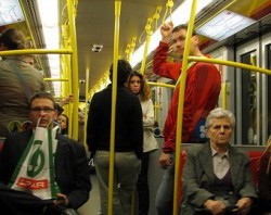 Մերկ կինը մետրոյում