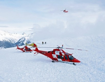 Swiss police: 4 people dead after group of skiers hit by avalanche in southeast