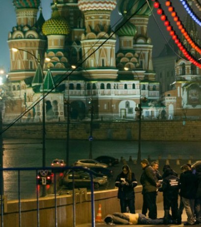 Boris Nemtsov, Putin Foe, Is Shot Dead in Shadow of Kremlin