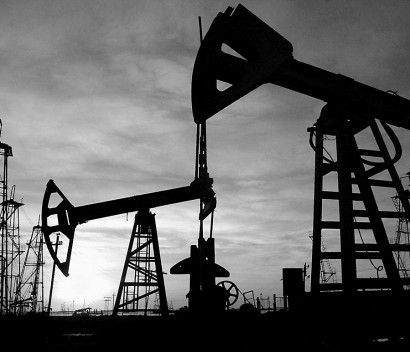 Нефть торгуется разнонаправленно на фоне боевых действий в Ливии