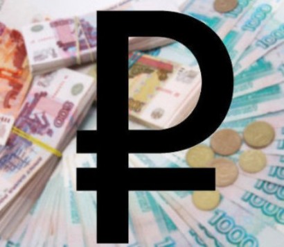 Рубль незначительно снижается к доллару и растет к евро