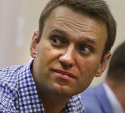 Навальный вышел на свободу после 15 суток ареста и собрался на могилу Немцова