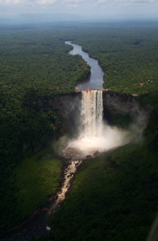 Потрясающий вид! Водопад Кайетур, Гайана.
