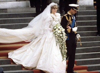 Самое знаменитое свадебное платье в мире надела принцесса Диана