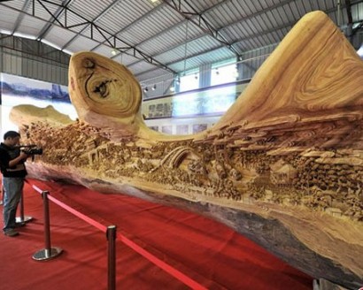 Chinese Artist Spends Four Years Creating the Worlds Longest Continuous Wood Sculpture