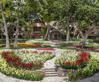 This Is It! After years of teasing Michael Jackson's Neverland Ranch is up for sale for an astonishing $100m