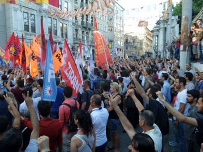 The police broke up anti-government demonstration in Istanbul