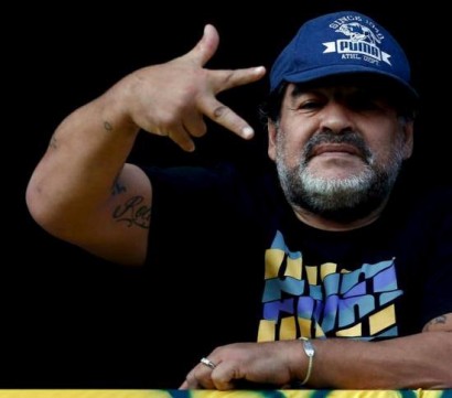 Maradona says he wants to fight FIFA 'mafia'