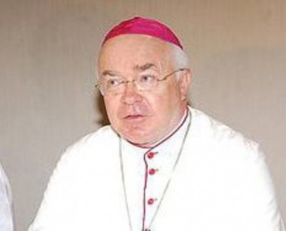 Vatican official accused of child porn dies