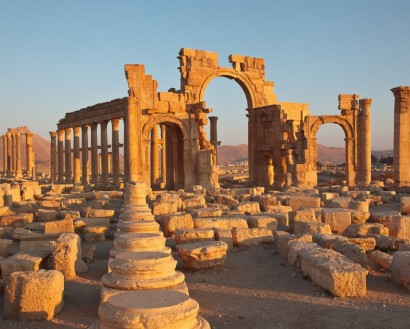 Syrian activists: Militants destroy ancient Arch of Triumph in Palmyra
