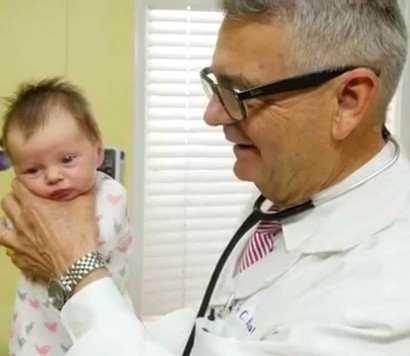 Этот врач утверждает, что знает секрет успокоения плачущего ребёнка!