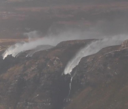Ուժեղ քամին Շոտլանդիայում ետ է շրջել ջրվեժի ջուրը