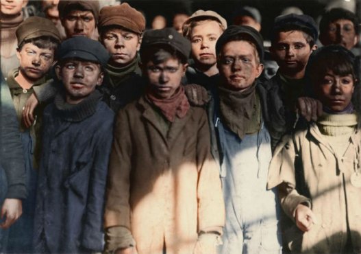 Дробильщики угля на заводе №9 пенсильванской угольной компании Pennsylvania Coal Co. в Питтстоне, 1911 год.