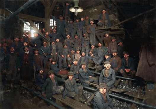 Дробильщики угля на заводе Ewen Breaker угольной компании Pennsylvania Coal Co. в Питтстоне, штат Пенсильвания, 1911 год.