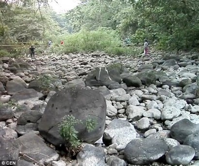 В Мексике гигантская трещина поглотила реку Атояк