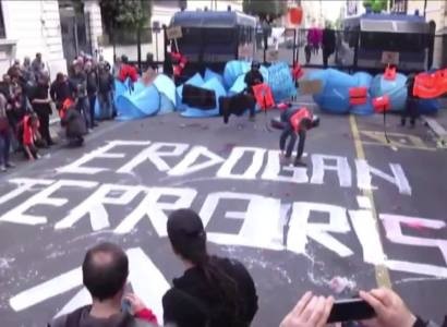 Italy: Activists paint 'Erdogan - terrorist' in front of Turkish embassy