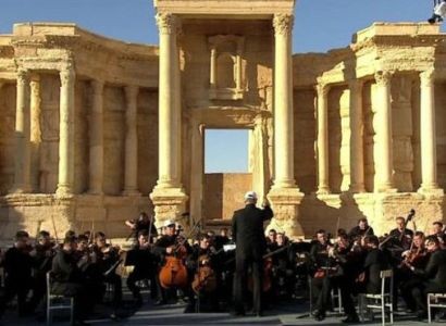 Гергиев и Ролдугин выступили с концертом на руинах Пальмиры