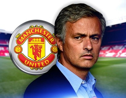Jose Mourinho signs Manchester United contract
