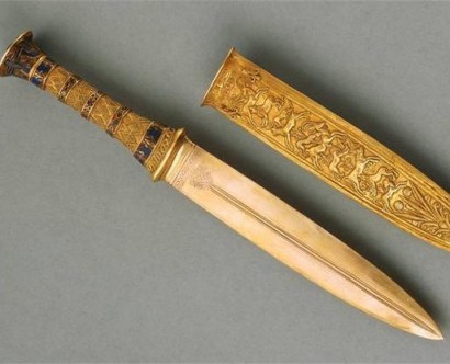 Dagger from the tomb of Tutankhamun is made of material of extraterrestrial origin