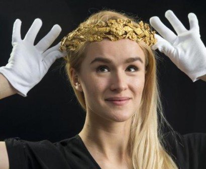 A 2,300-year-old rare gold crown found in tatty cardboard box is worth a LOT of money