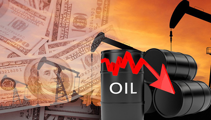 Мировые цены на нефть незначительно падают после резкого скачка